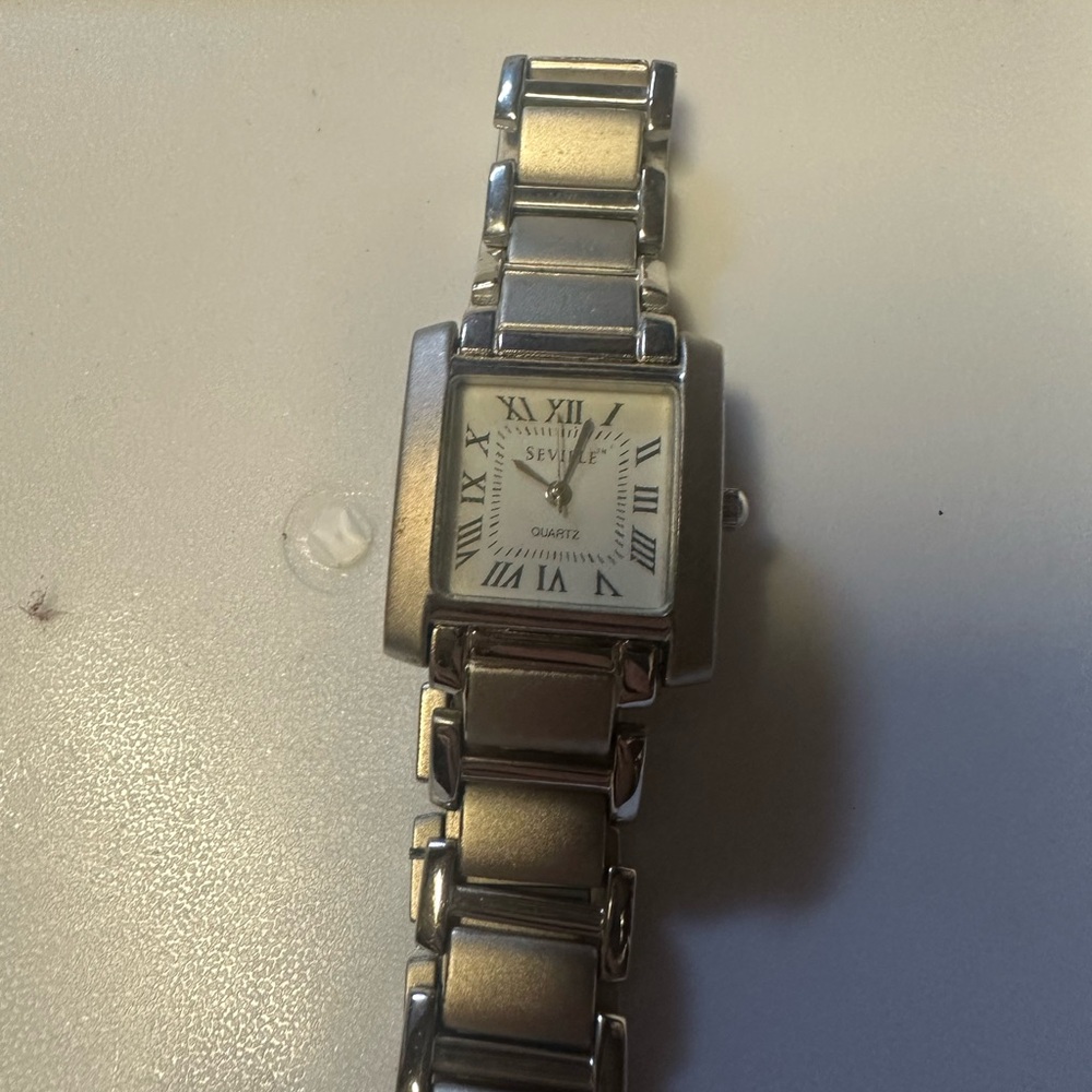 Seiko‎ Silver Watch with Metallic Finish